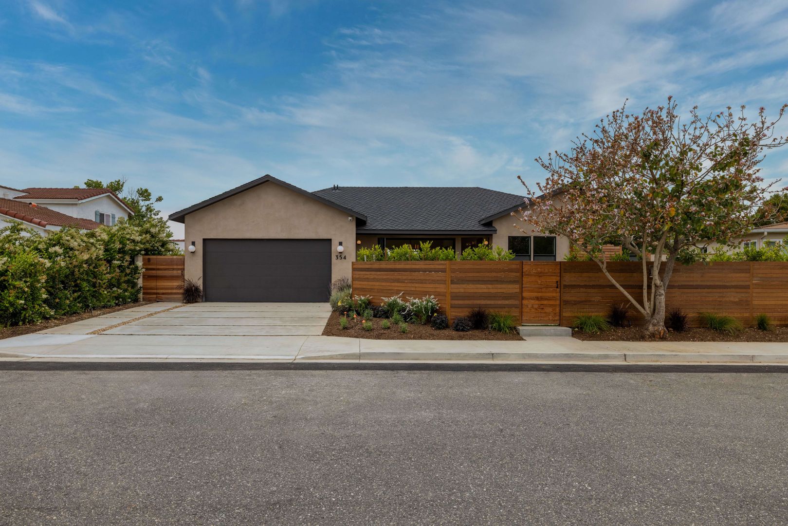 Costa Mesa House: 354 La Perle Ln