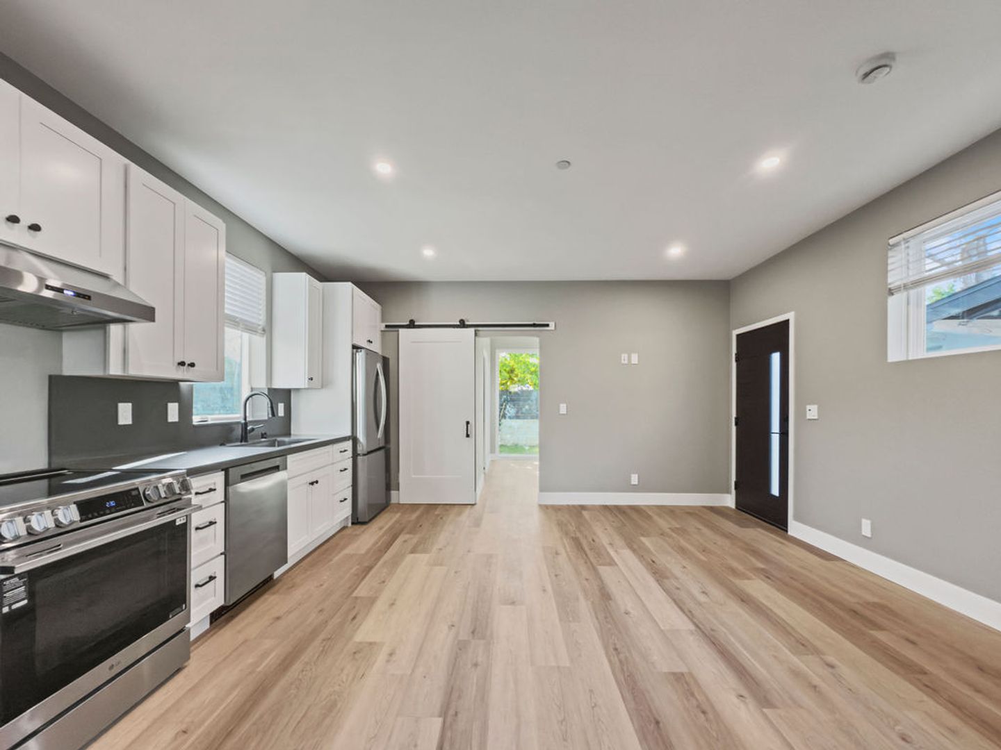 Costa Mesa Apartment: 729 Center  Street