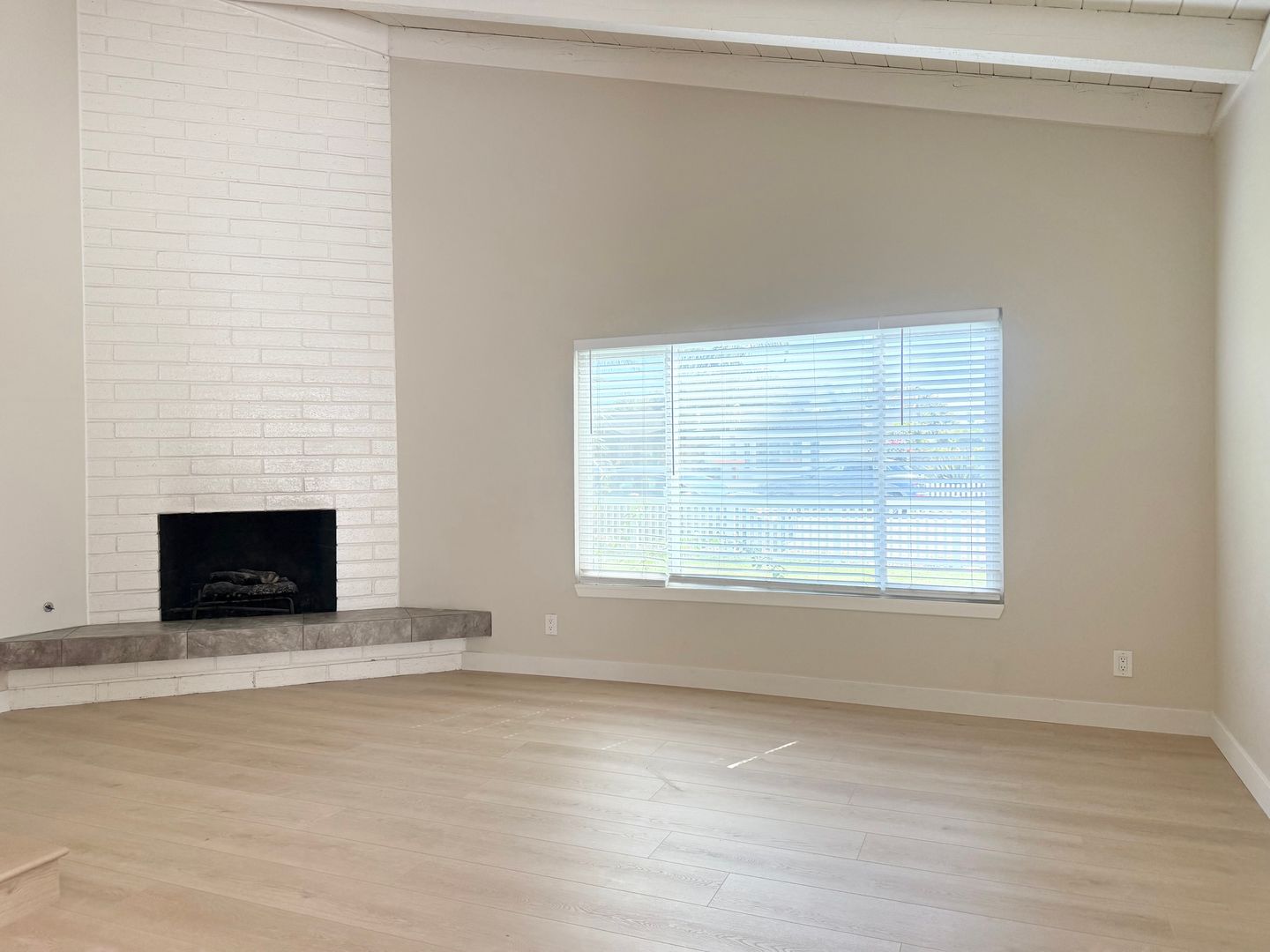 Costa Mesa Apartment: 214 Palmer St