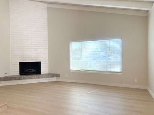 Remodeled Eastside Townhouse for Lease – photo 1