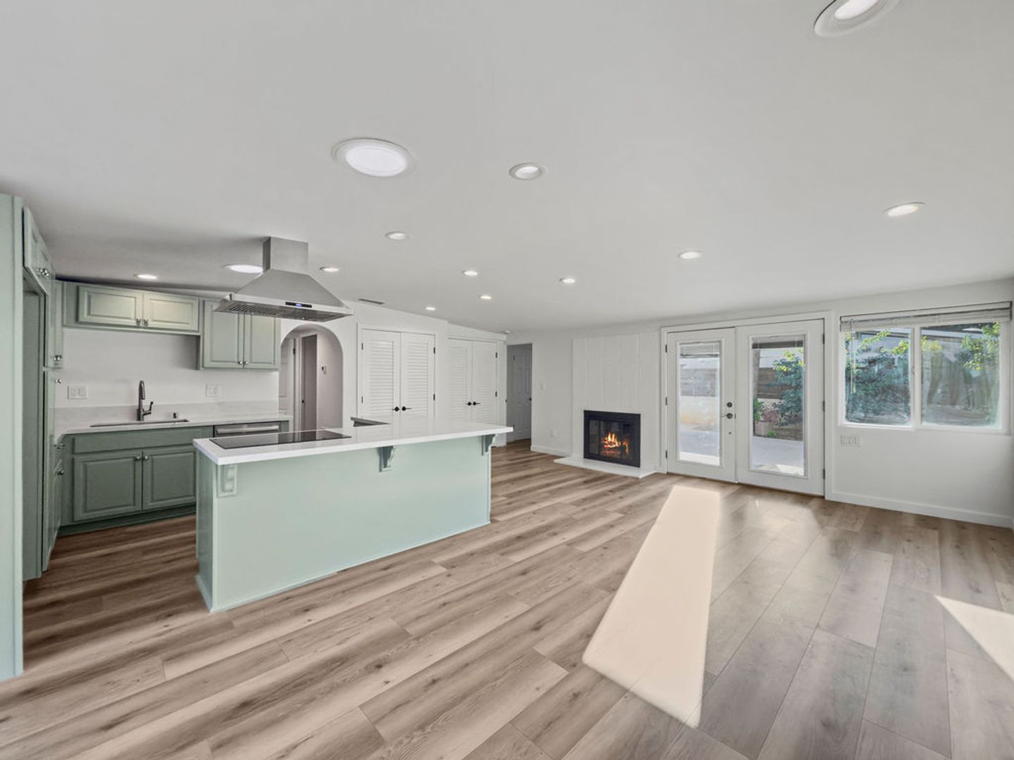 Costa Mesa Apartment: 729 Center  Street