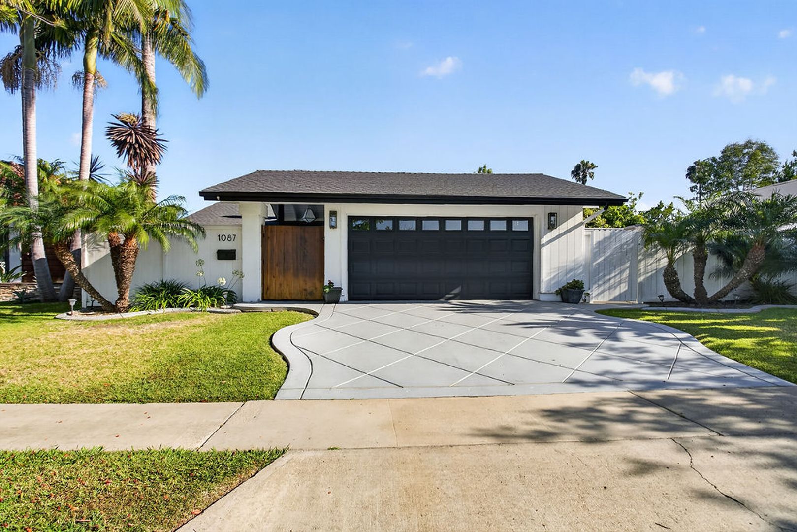Costa Mesa House: 1087 Salinas Ave