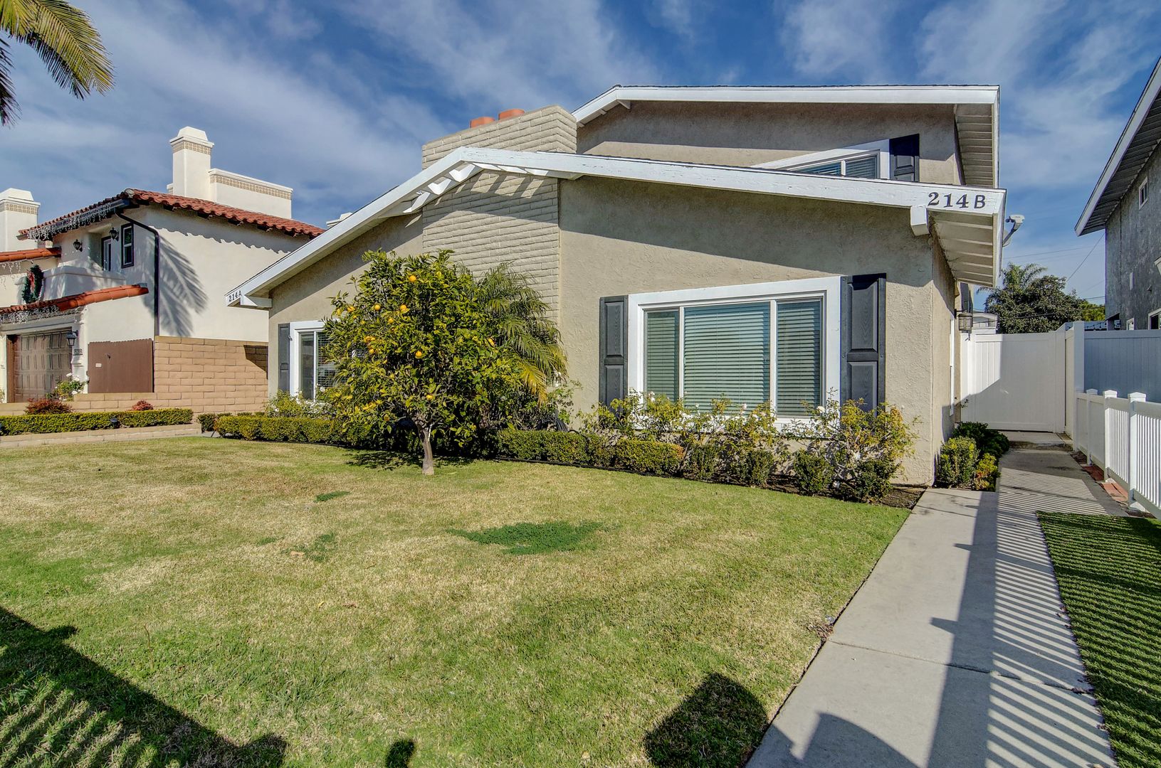 Costa Mesa Apartment: 214 Palmer St