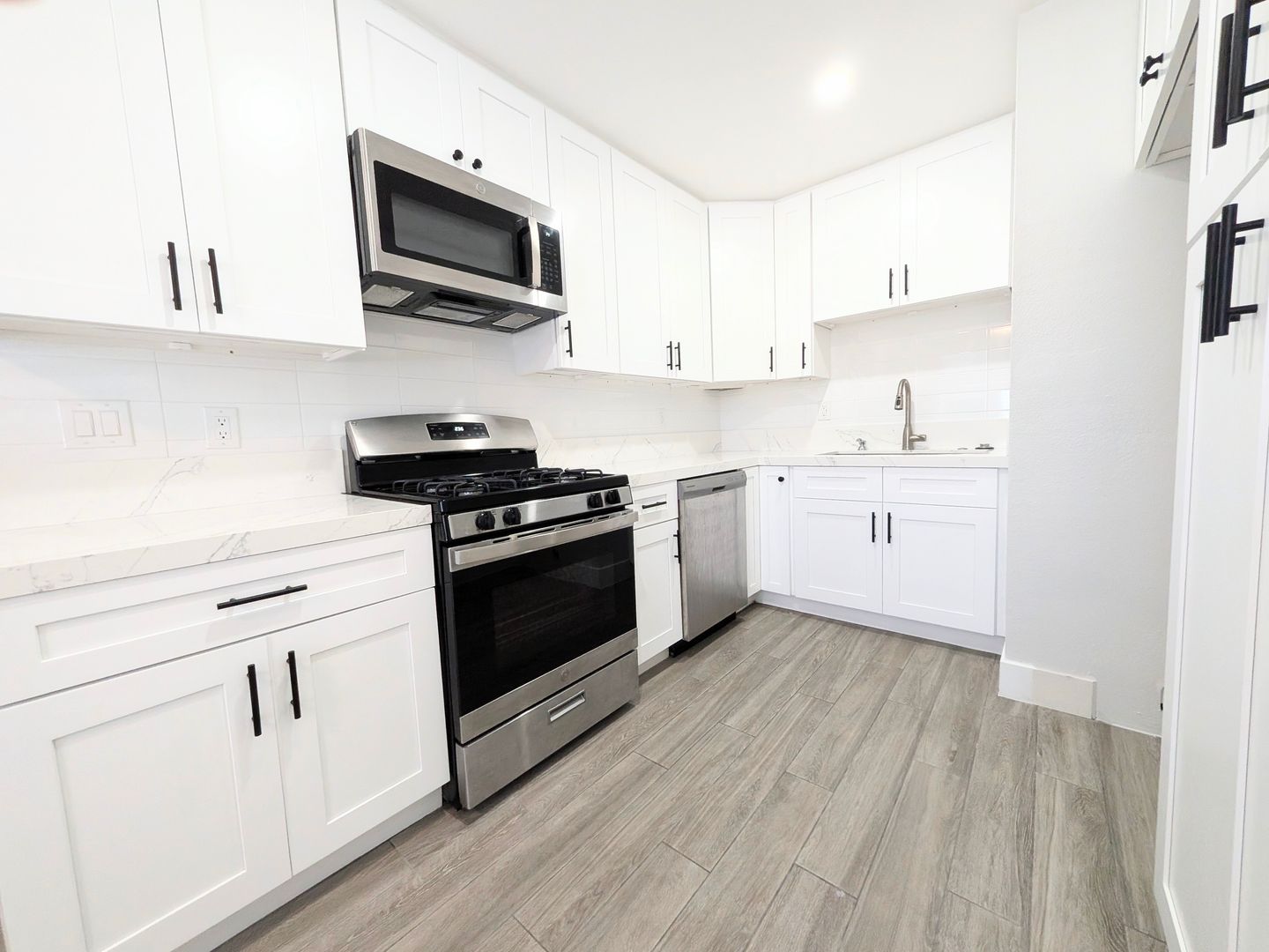 Huntington Beach Apartment: 402 13th St. #A-D