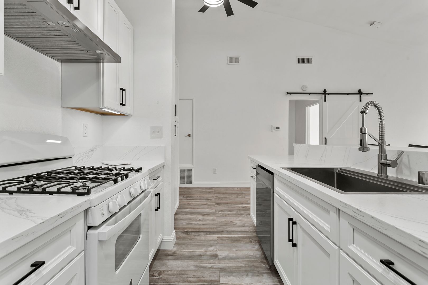 Garden Grove House: 10590 Lakeside Dr. #B