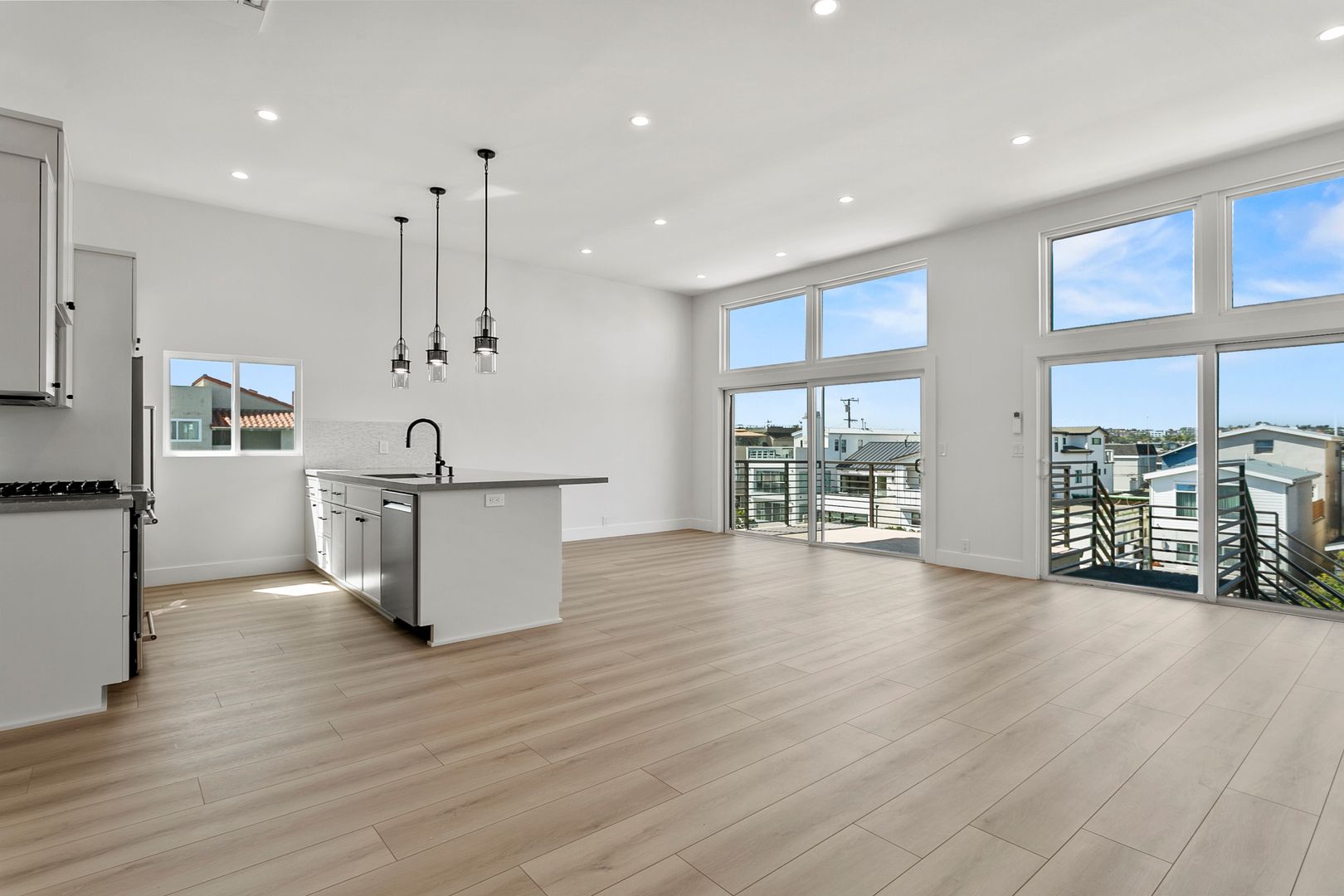 Newport Beach Apartment: 913 W. Balboa Blvd