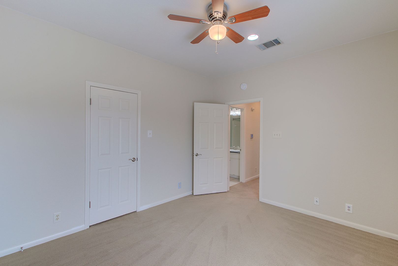 4231 Westlake Drive E2 21 of 32