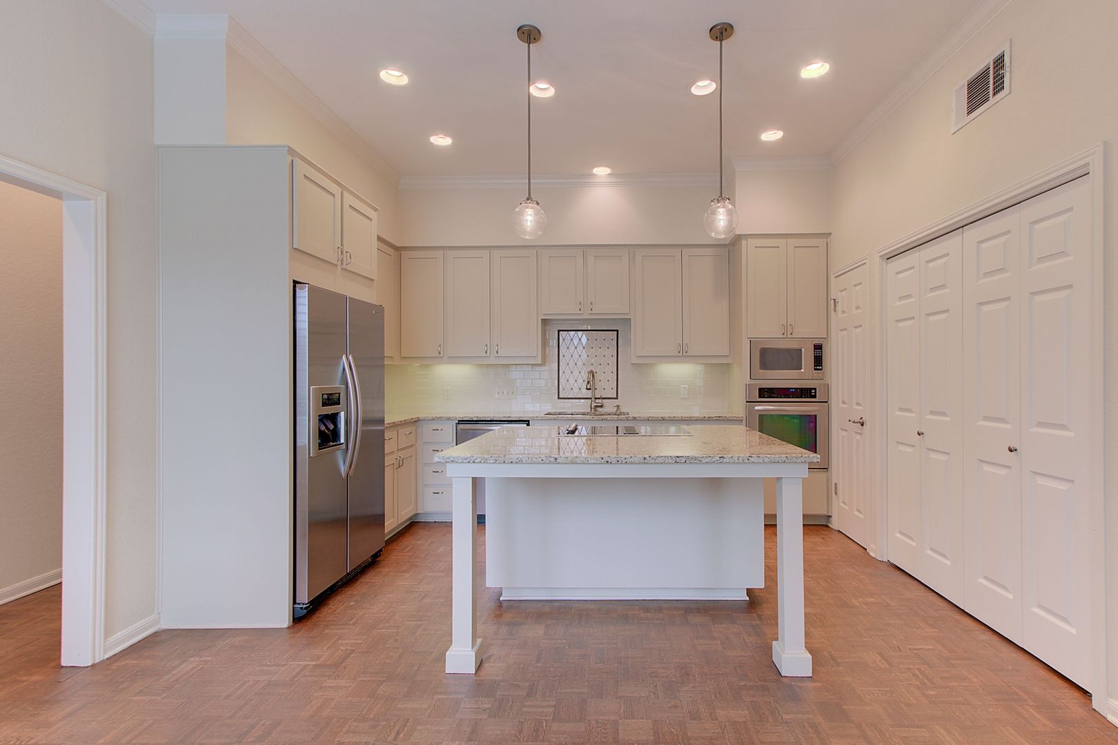 4231 Westlake Drive E2 8 of 12
