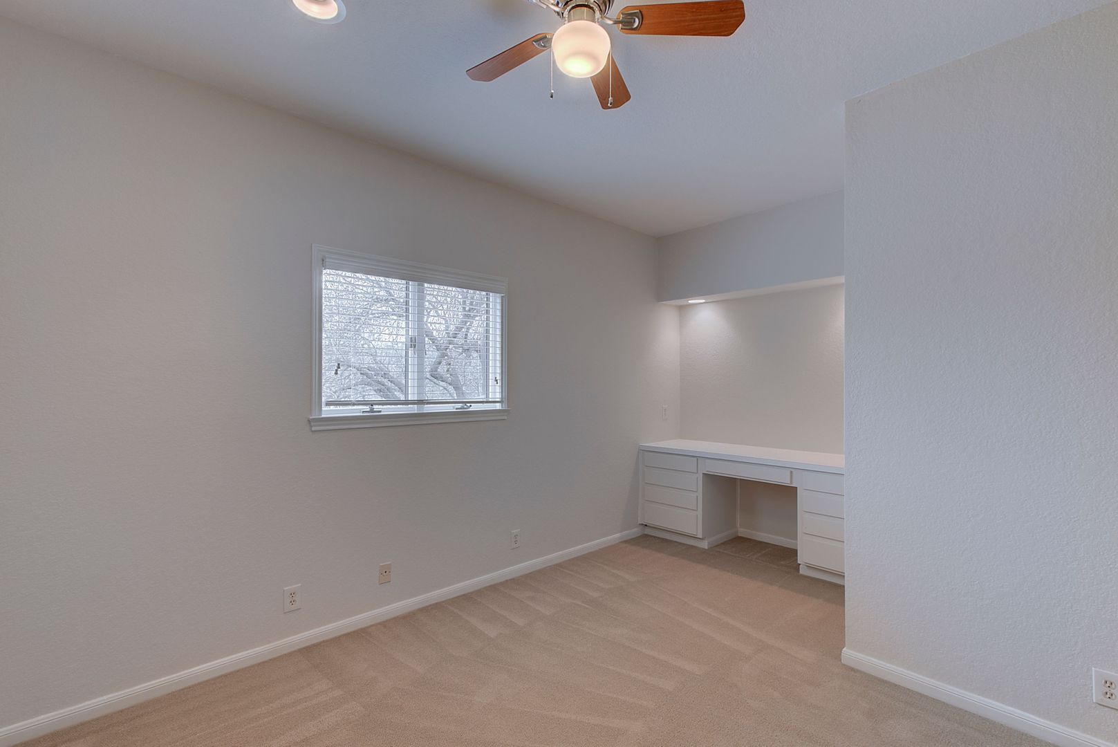 4231 Westlake Drive E2 23 of 32