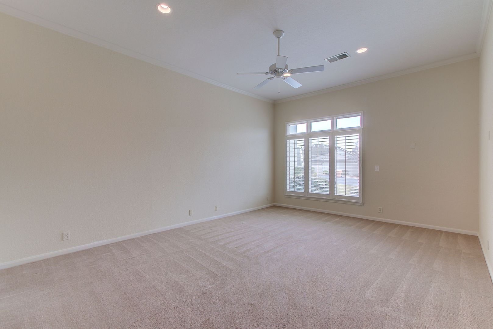 4231 Westlake Drive E2 29 of 32