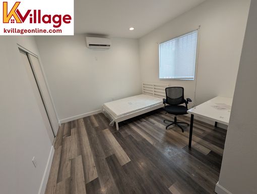 Unfurnished Room with Private Bathroom, Shared House – photo 1