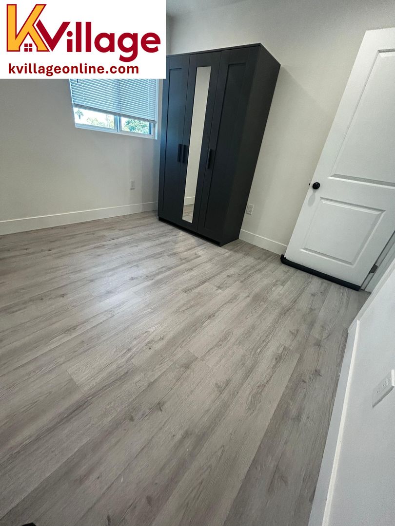LOS ANGELES Apartment: 1571  W 37TH PL