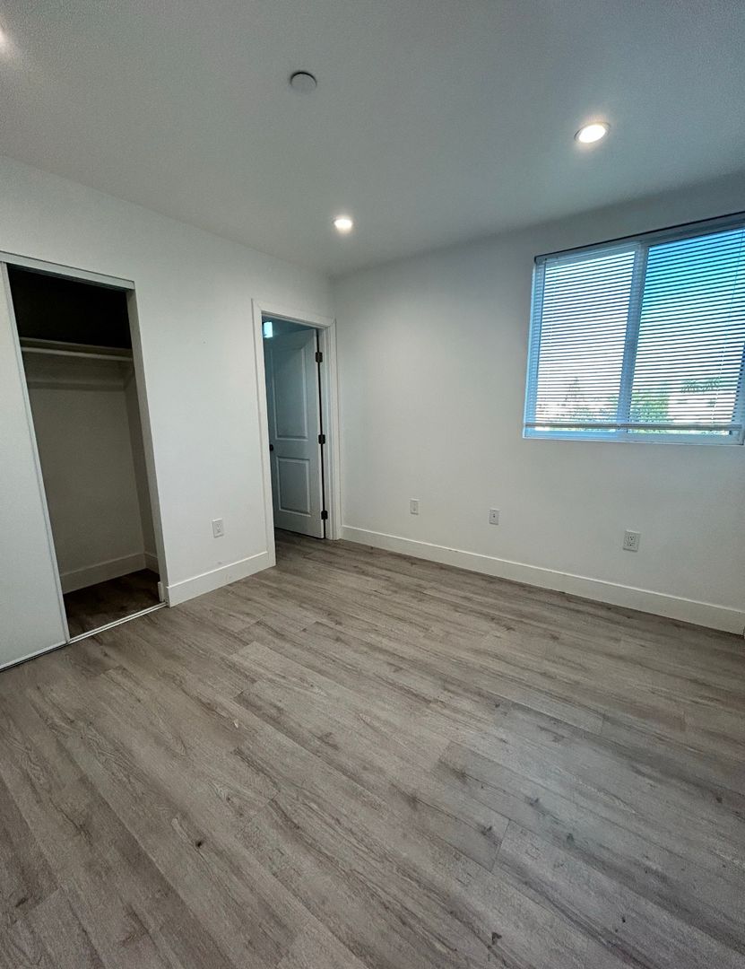 LOS ANGELES Apartment: 1571 1/2 W 37TH PL