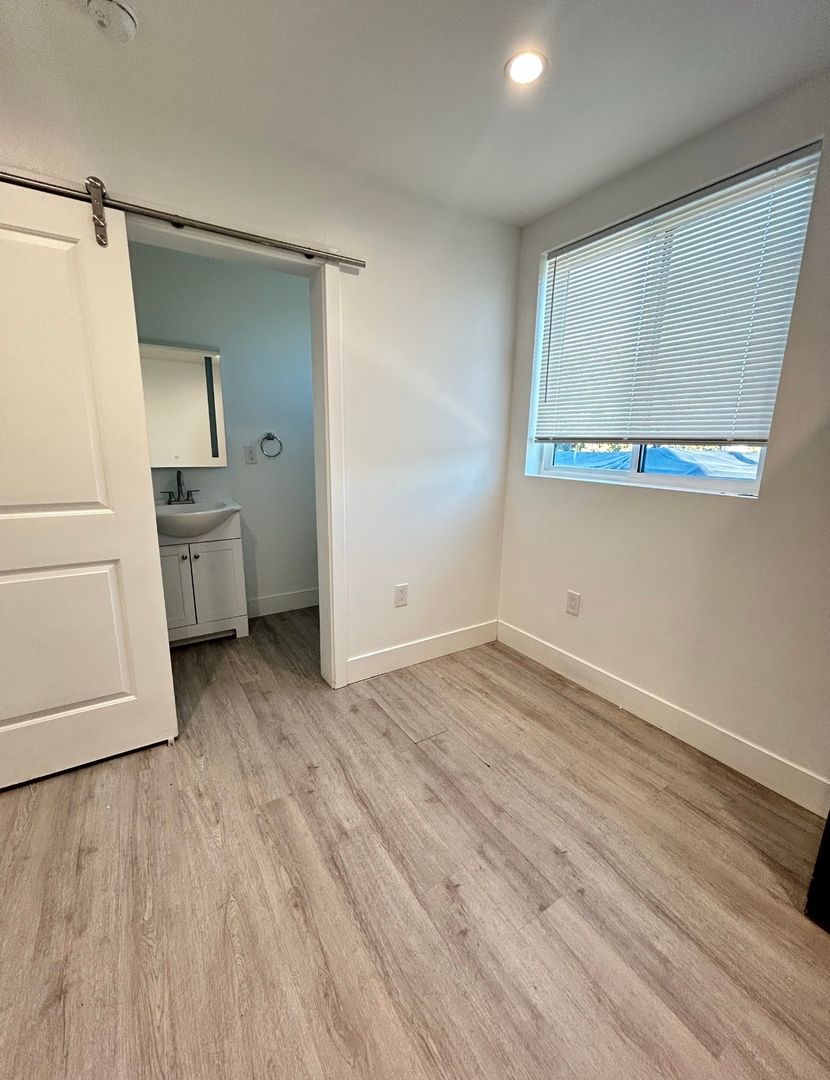 LOS ANGELES Apartment: 1571  W 37TH PL