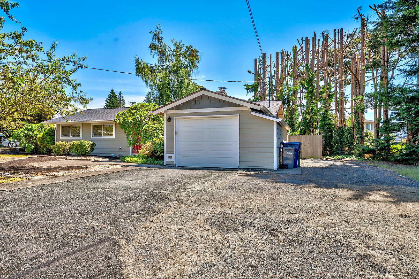 Lynnwood House: 4016 176th Pl SW