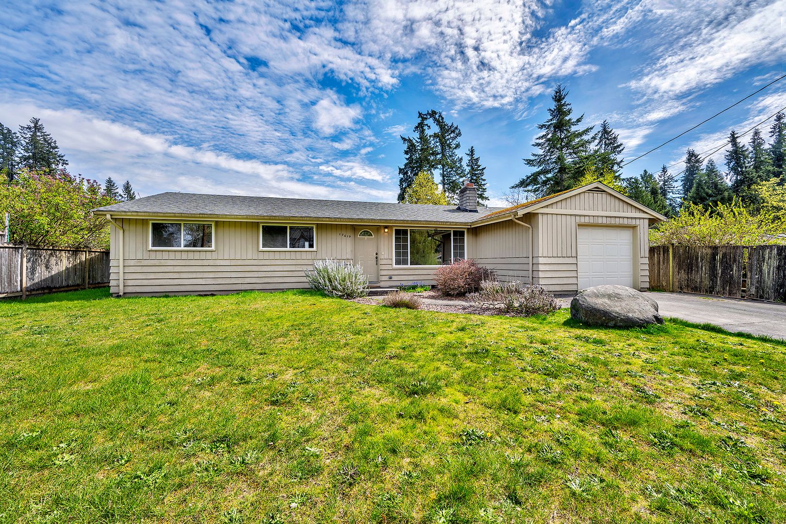 Lynnwood House: 17619 62nd Pl W