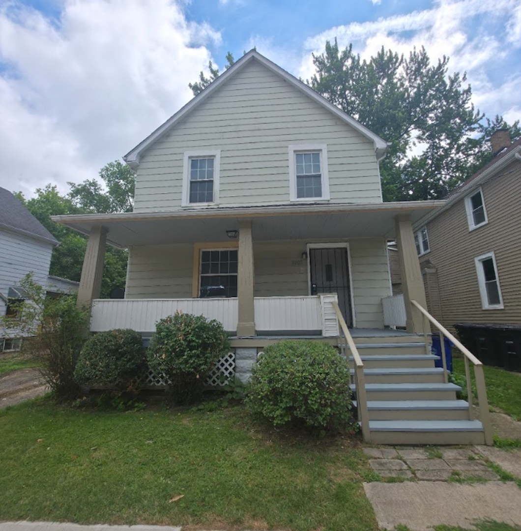 Cleveland House: 2005 Kenneth Ave