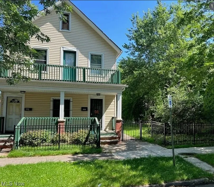 Multi Family Home 3 Bedroom and 1 Bath For Rent – photo 1
