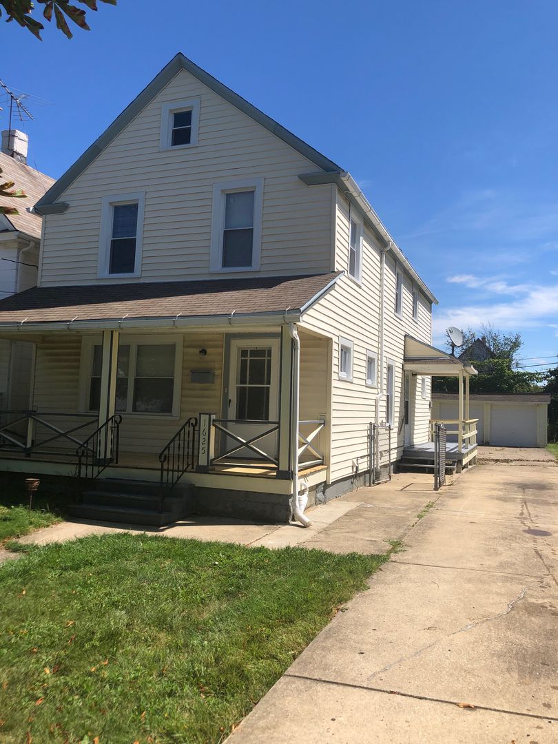 Lakewood House: 1625 Lakewood Avenue