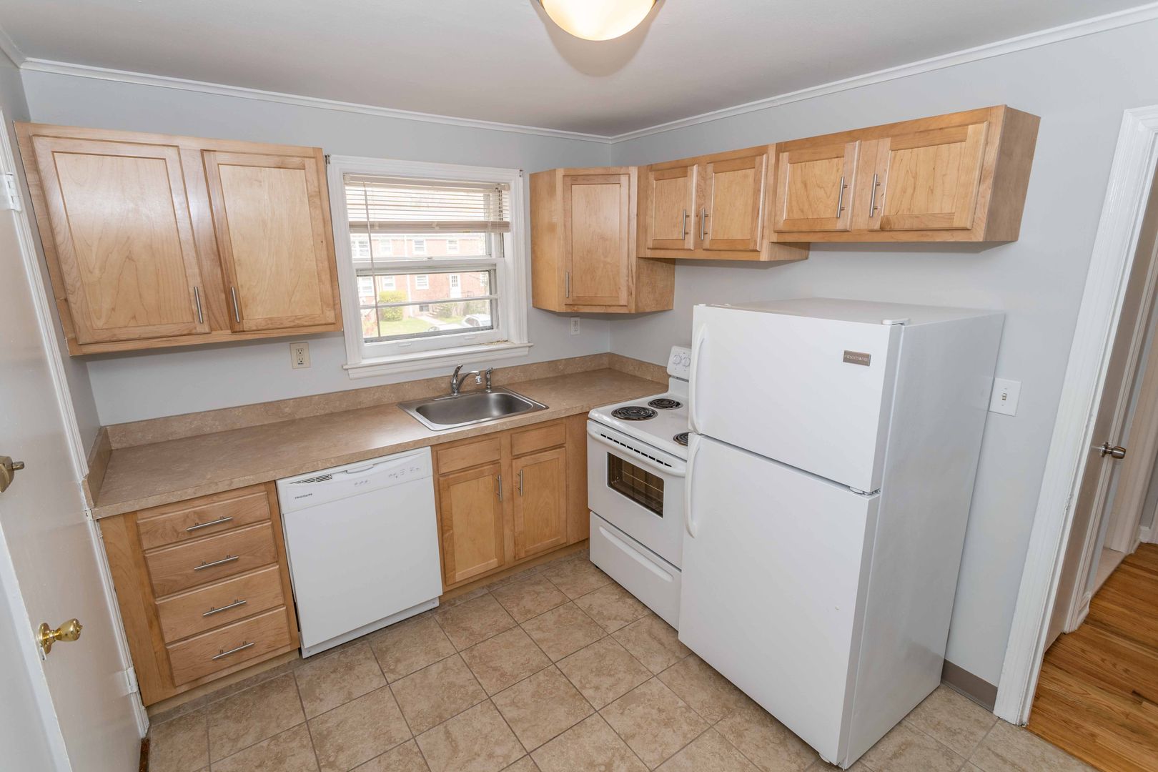 West Hartford Apartment: Boulevard & Vera