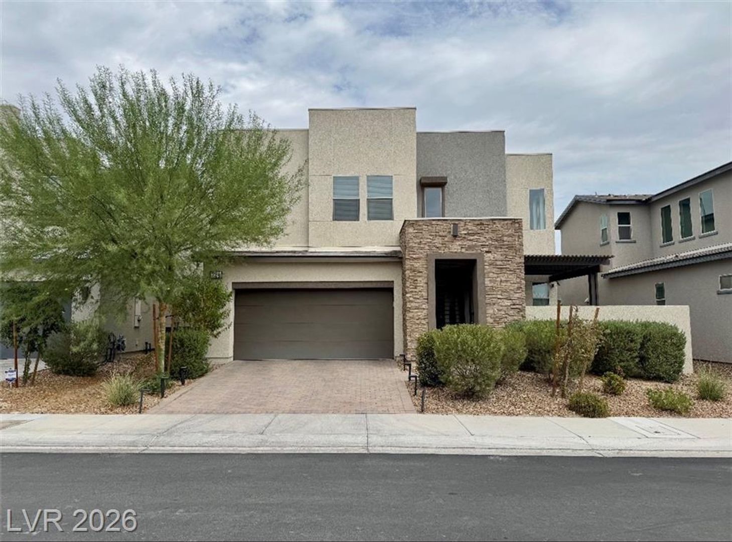Emerson Creek 724 (LH) 2 of 5