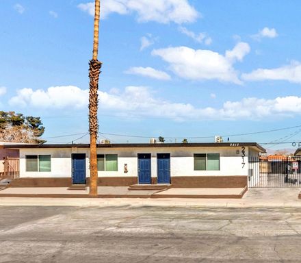 Check this 1 bedroom Unit near Downtown Las Vegas! – photo 1