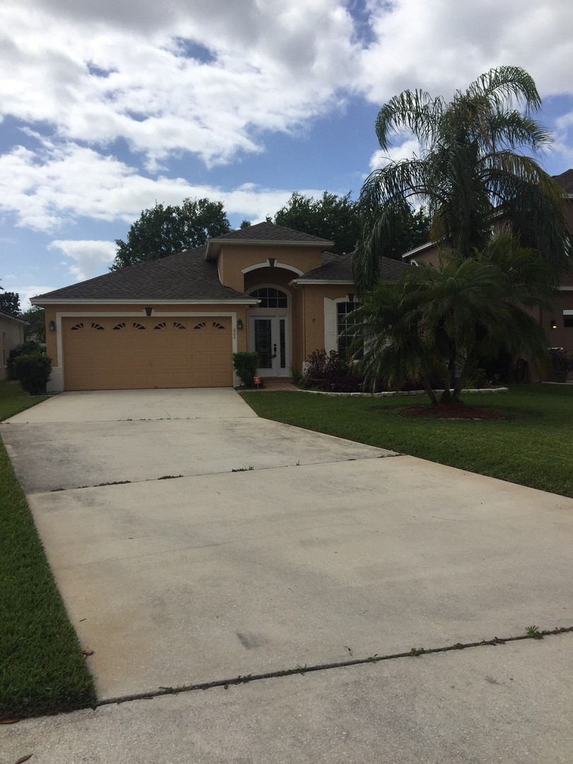 Oviedo House: 604 Lakepark Trail