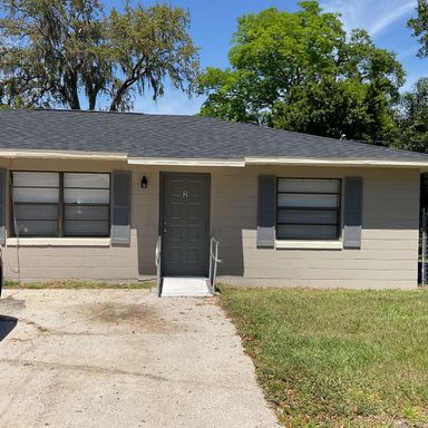 Cozy 2 bedroom/1 bath Duplex