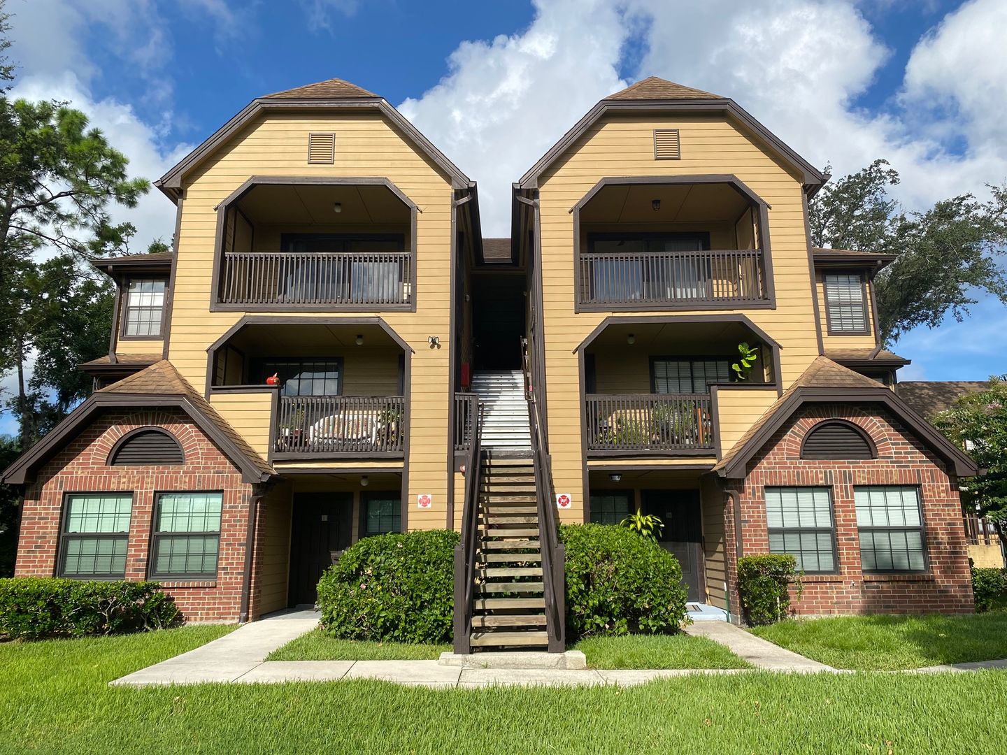 Altamonte Springs Condo: 380 Lake Ontario Court