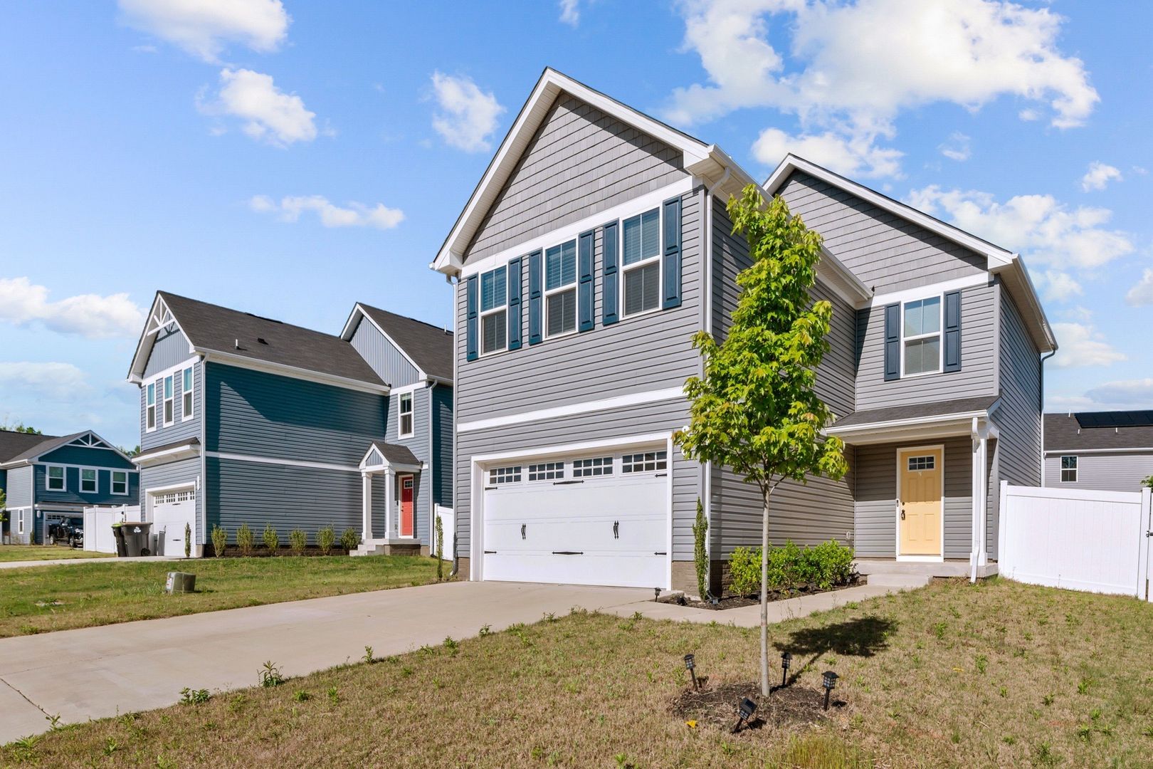 YORK COUNTY 4Bdrm w/Fenced BCKYD. 