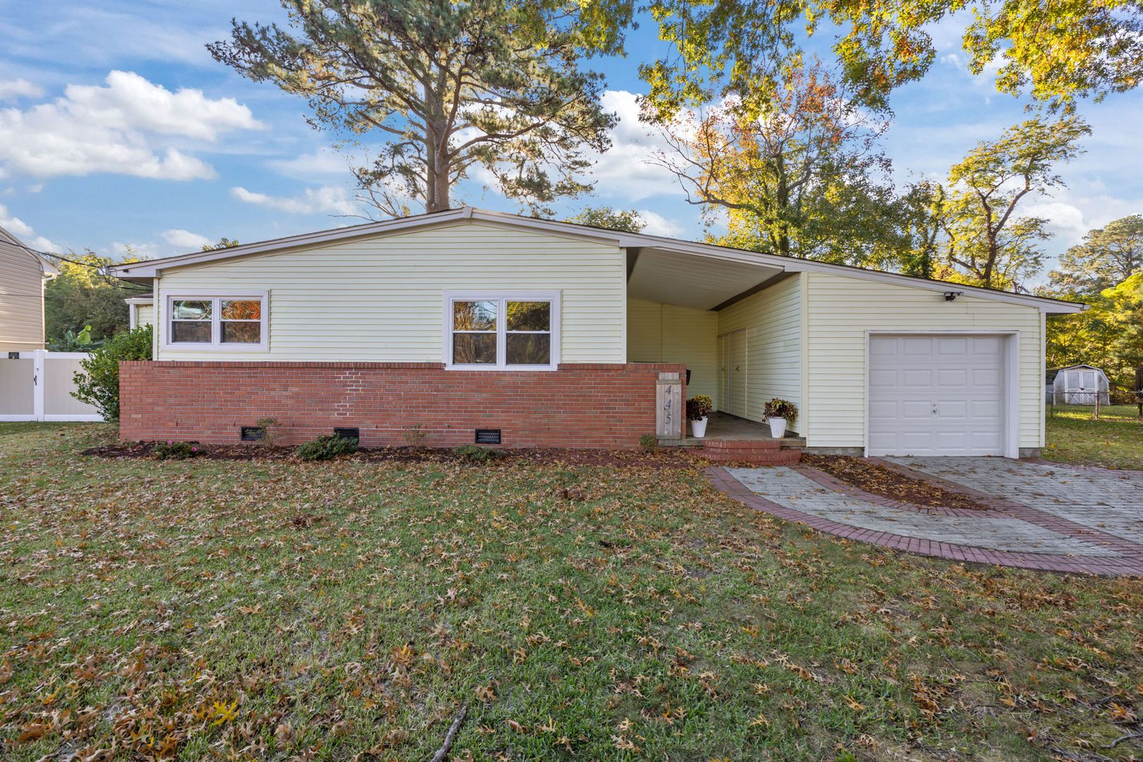 Norfolk House: 445 Pepper Mill Ln