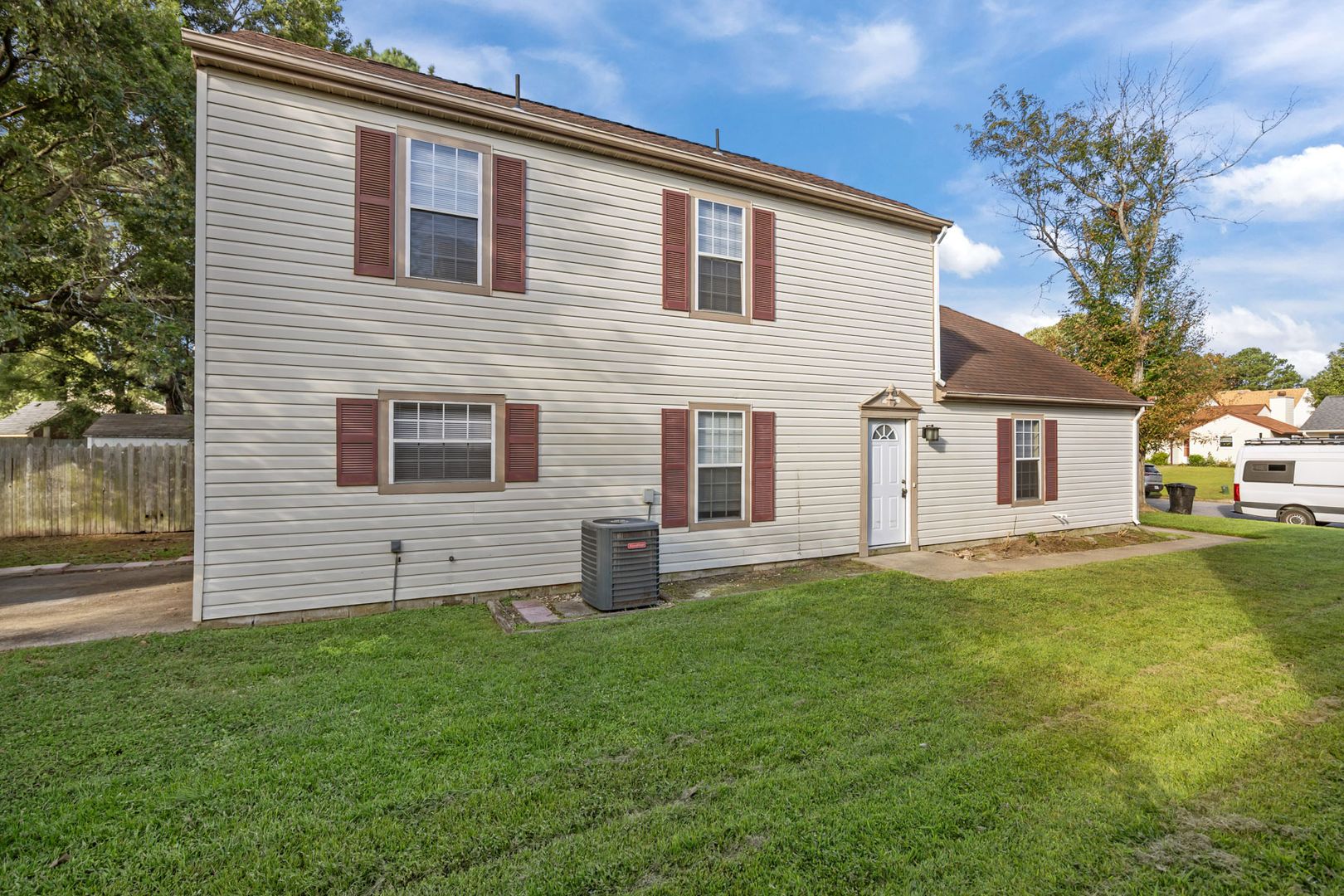 Virginia Beach House: 824 Dryden Street