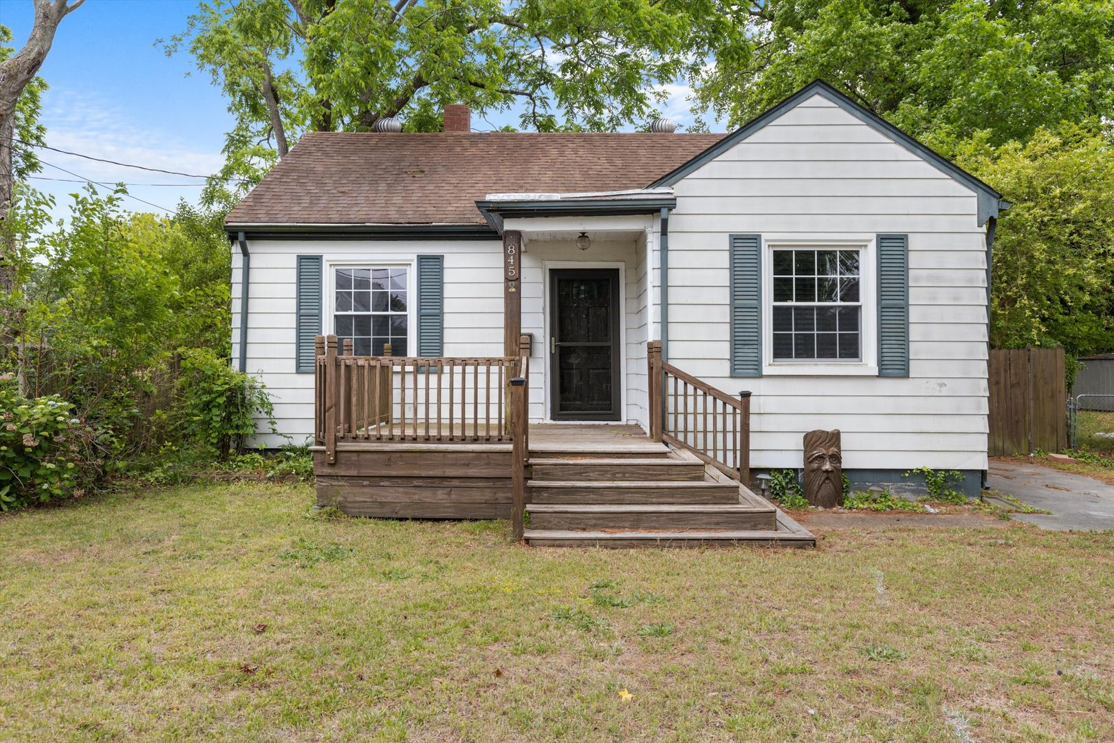 Norfolk House: 845 Norman Ave