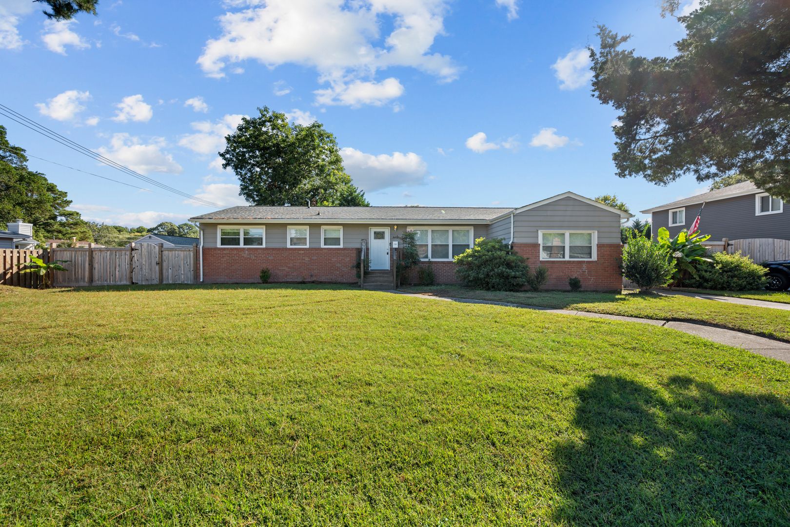 Virginia Beach House: 440 Caren Drive