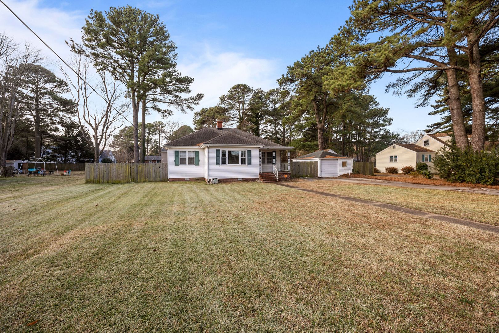 Norfolk House: 525 Virginian Dr