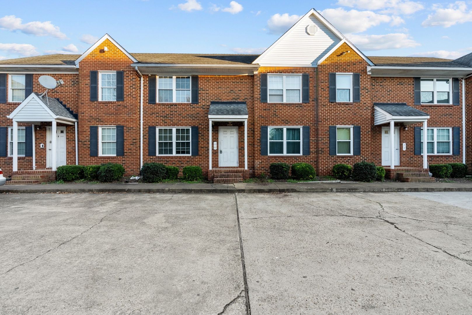 Norfolk Apartment: 1110 Chapel St