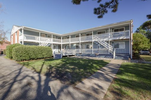 Beautifully Updated 2BR Apartments in Willoughby Only 2 Blocks From Water In Either Direction – photo 1