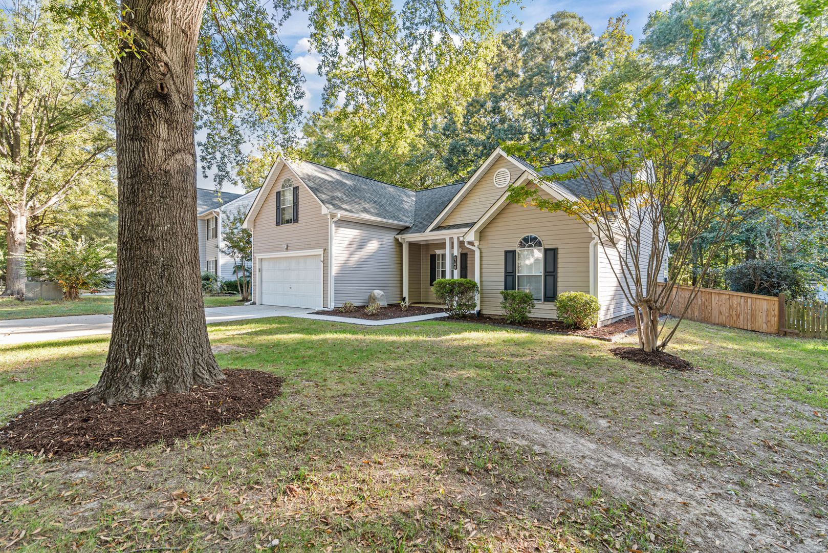 Suffolk House: 6748 Burbage Lake Cir