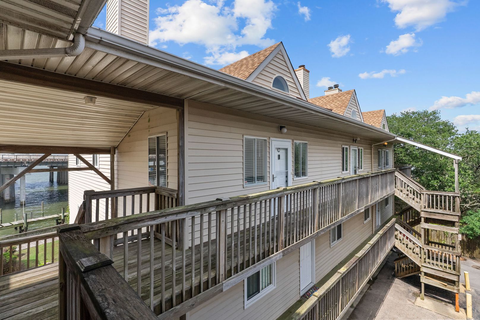 Norfolk House: 837 little bay ave