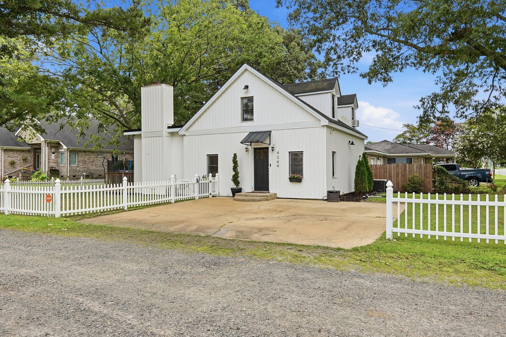 Suffolk House: 4244 Driver Ln