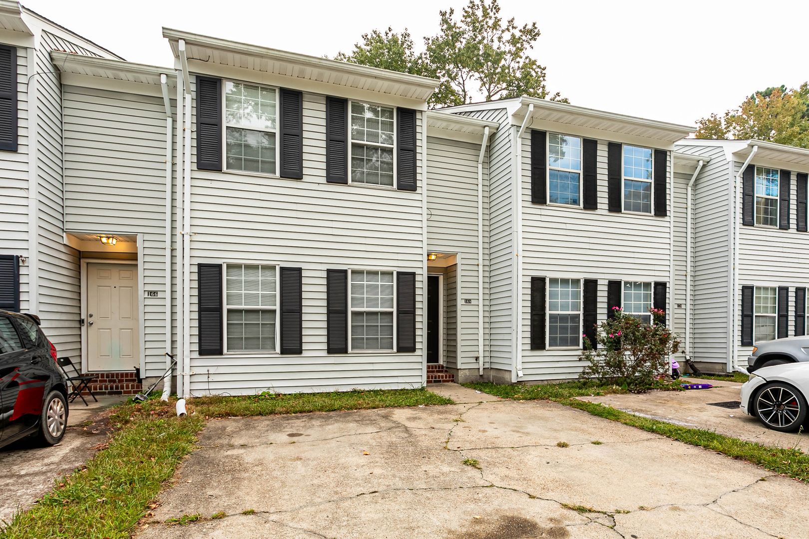 Virginia Beach Townhome: 168 W Virginia Ave.