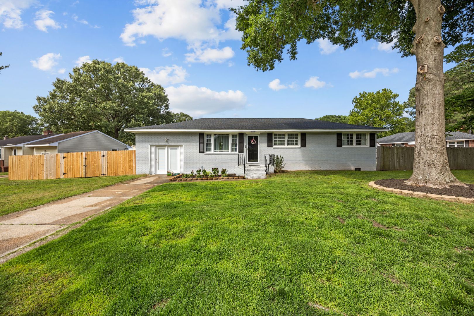 Chesapeake House: 2001 Angora Dr