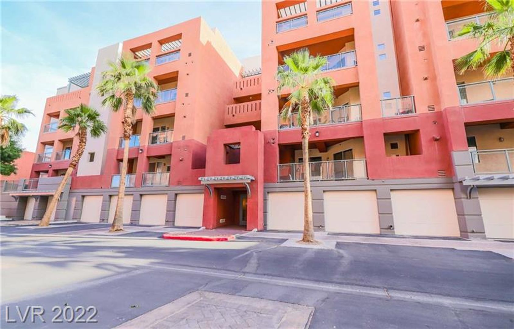 Las Vegas House: 27 E Agate Ave #302