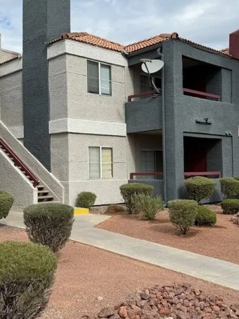 Las Vegas House: 8600 W Charleston Blvd