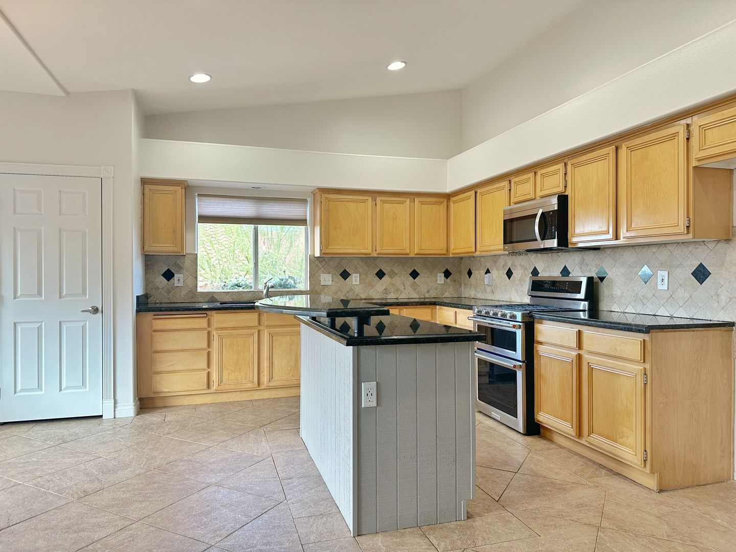 Henderson House: 105 Crescent Bay Street