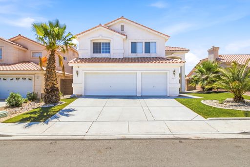 Spacious 4-Bedroom Home with Fireplace, 3-Car Garage & Great Backyard – photo 1