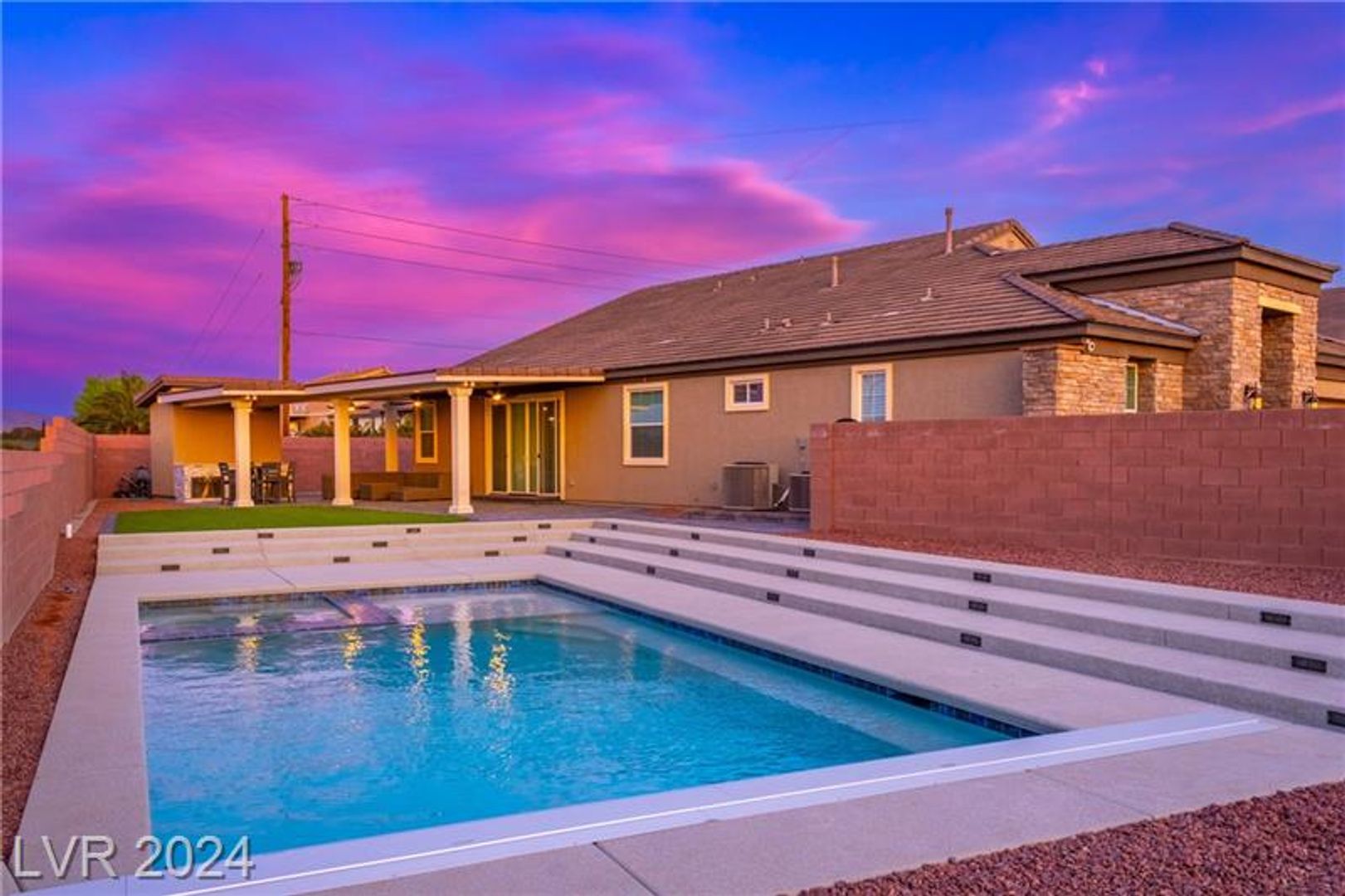 Henderson House: 408 Dalton Crest St