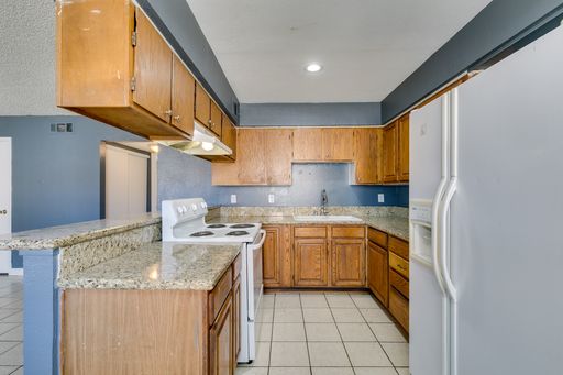 Charming 2-Bedroom Unit AVAILABLE NOW! – photo 1