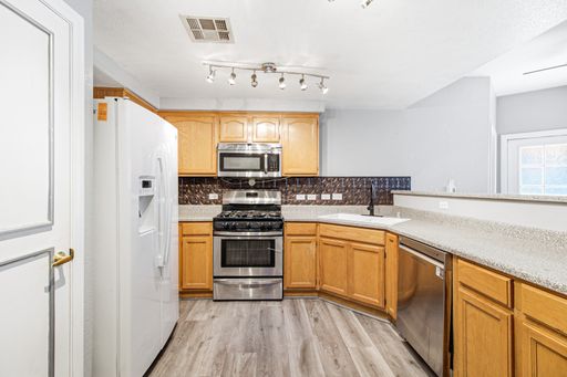 Charming First-Floor 2-Bedroom Condo – photo 1