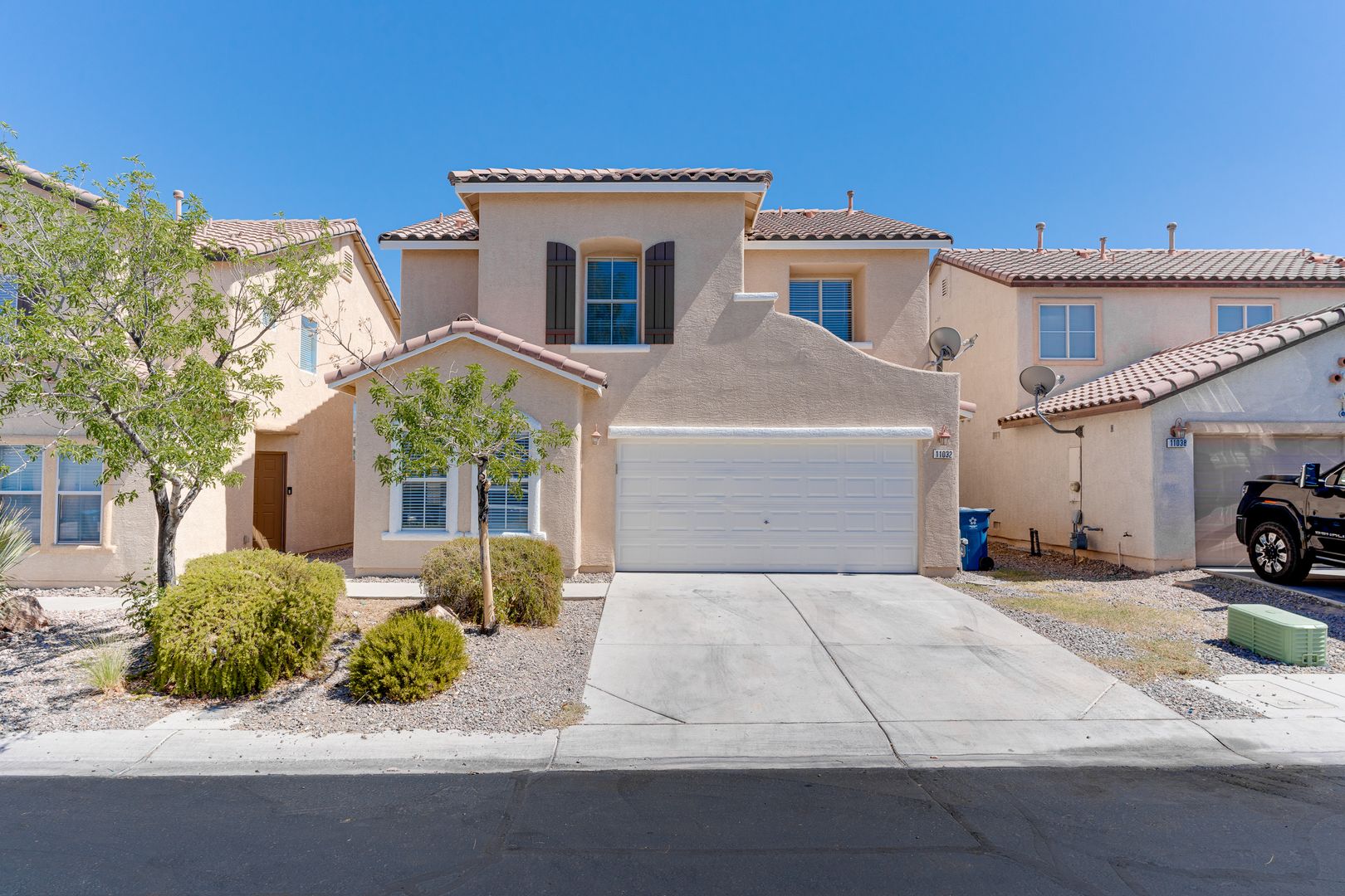 Henderson House: 11032 African Sunset St